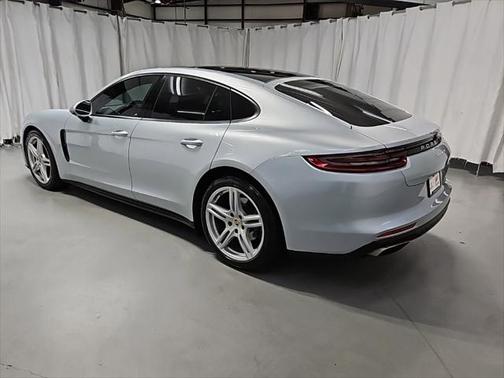 2018 Porsche Panamera 4