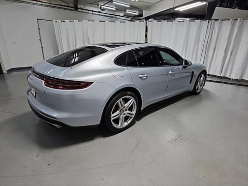2018 Porsche Panamera 4
