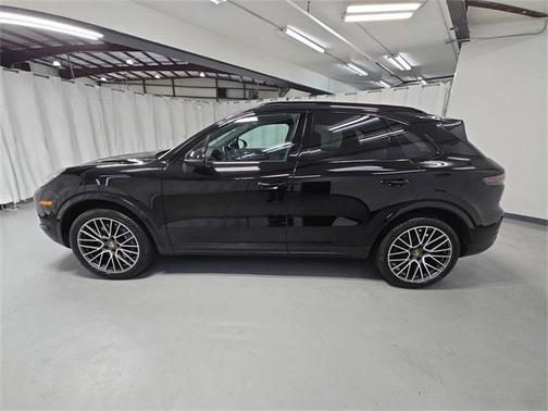2022 Porsche Cayenne Base