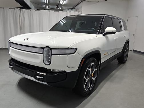 2023 Rivian R1S Adventure
