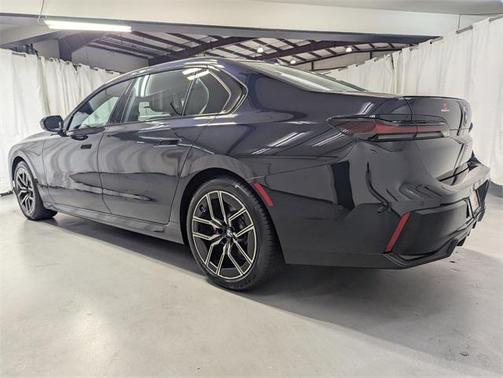 2023 BMW 740 i