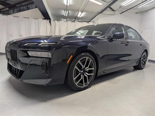 2023 BMW 740 i