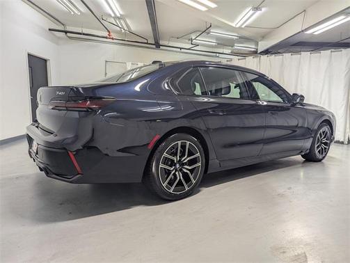 2023 BMW 740 i