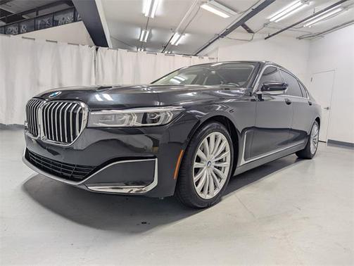 2022 BMW 740 i