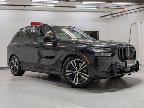 2023 BMW X7 M60i