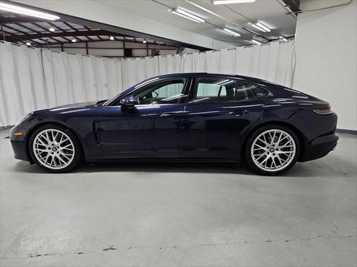 2022 Porsche Panamera 4