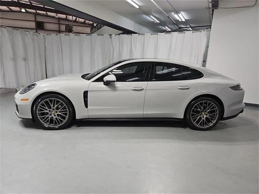2022 Porsche Panamera Platinum Edition