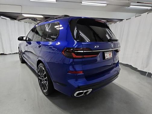 2025 BMW X7 M60i
