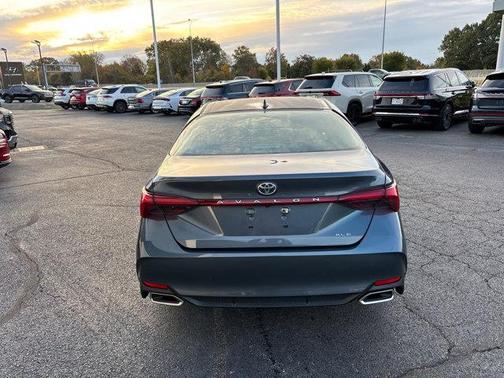 2019 Toyota Avalon XLE