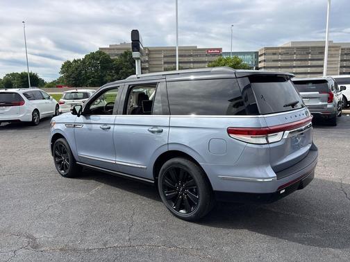 Chroma Crystal Blue Metallic Premium Colorant 2023 Lincoln Navigator Black Label