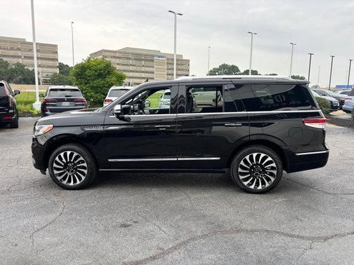 2022 Lincoln Navigator Black Label