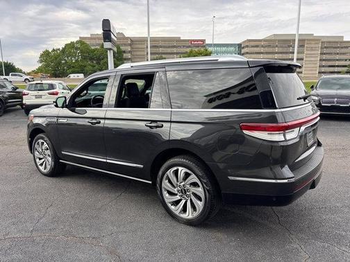 Starlight Gray Metallic Premium Colorant 2024 Lincoln Navigator Premiere