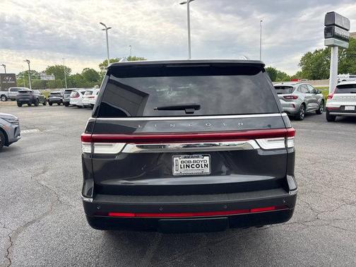 Starlight Gray Metallic Premium Colorant 2024 Lincoln Navigator Premiere