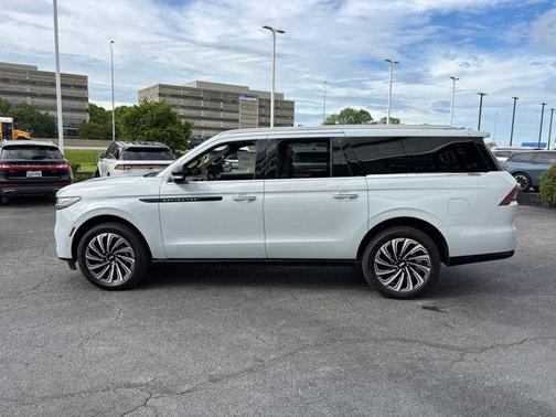 2025 Lincoln Navigator Black Label