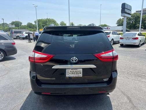 2017 Toyota Sienna XLE