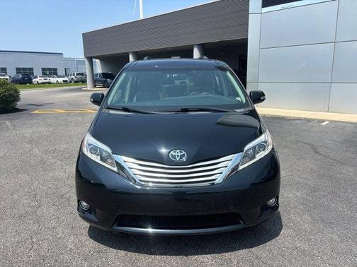 2017 Toyota Sienna XLE