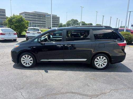 2017 Toyota Sienna XLE