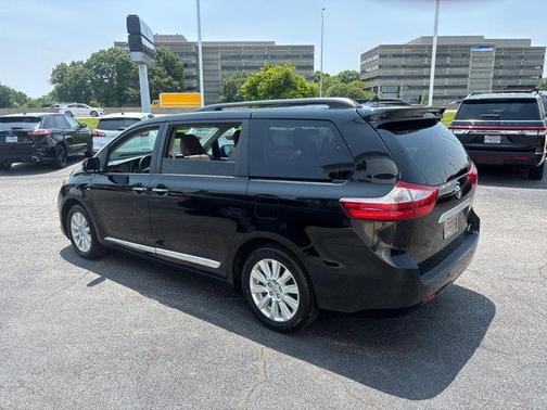 2017 Toyota Sienna XLE