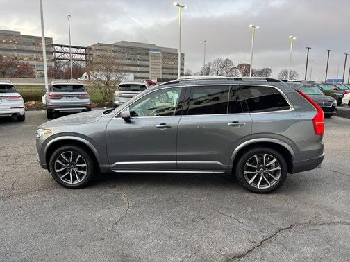 2017 Volvo XC90 T6 Momentum