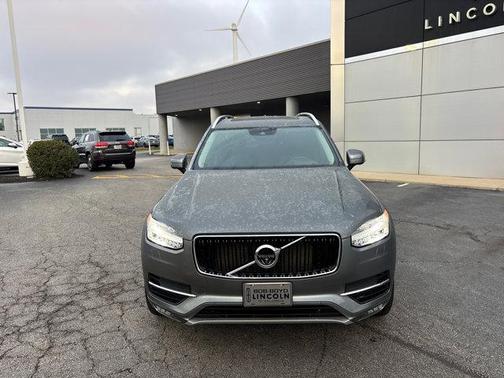 2017 Volvo XC90 T6 Momentum