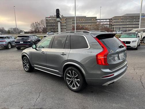 2017 Volvo XC90 T6 Momentum