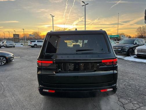 2024 Jeep Wagoneer Series II Carbide