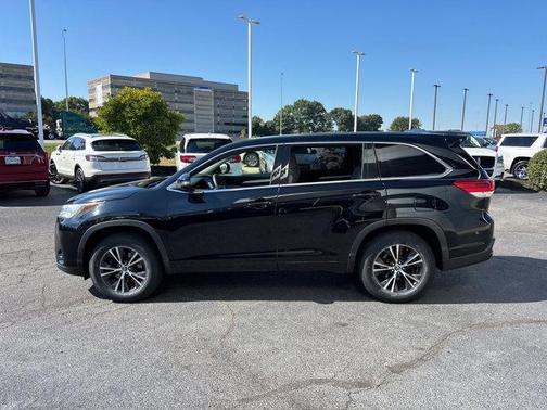 2017 Toyota Highlander LE I4