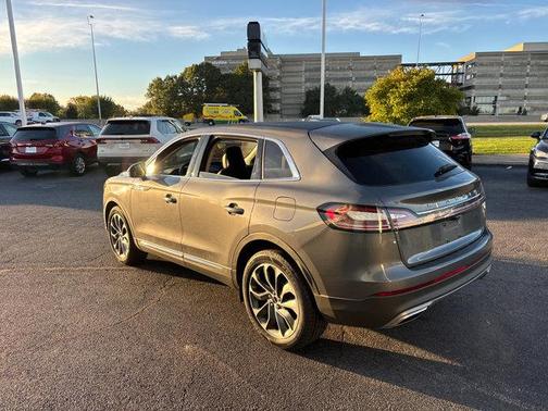 2022 Lincoln Nautilus Reserve