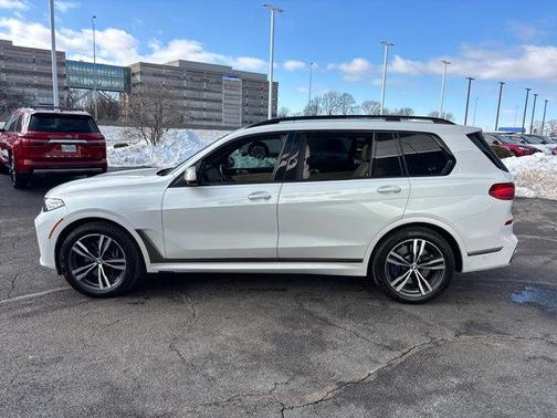 2022 BMW X7 M50i