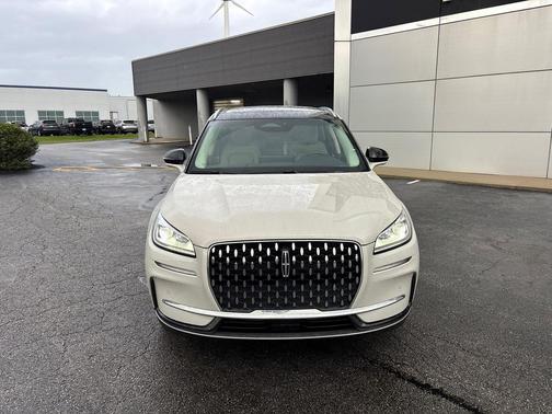 Ceramic Pearl Metallic Tinted Clearcoat 2023 Lincoln Corsair Reserve