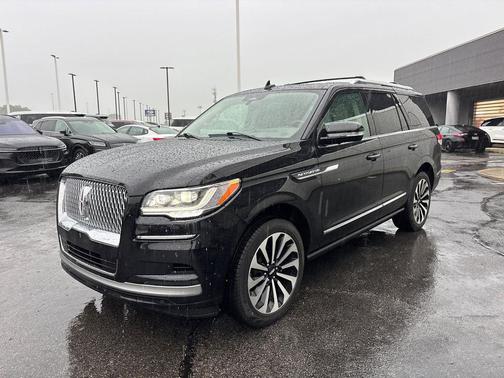 Infinite Black Metallic Clearcoat 2024 Lincoln Navigator Reserve