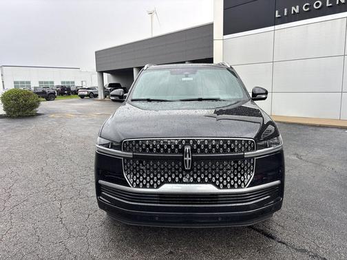 Infinite Black Metallic Clearcoat 2026 Lincoln Navigator Reserve