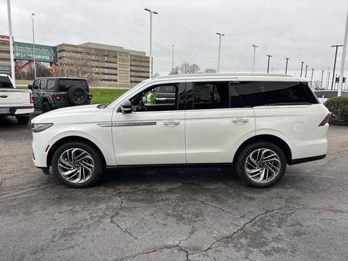 Pristine White Metallic Tri-Coat 2026 Lincoln Navigator Reserve