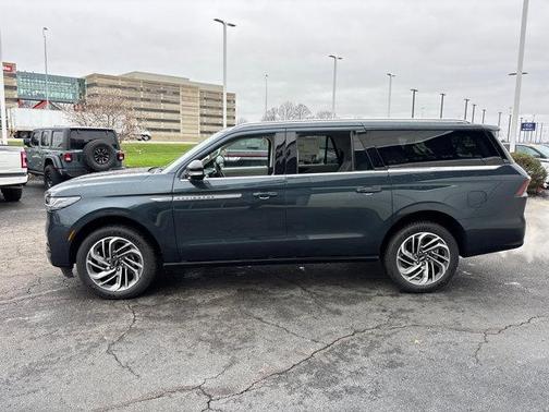Flight Blue Metallic Clearcoat 2026 Lincoln Navigator Reserve