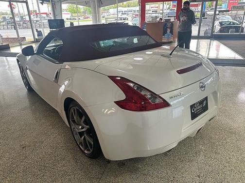 Pearl White 2014 Nissan 370Z Touring