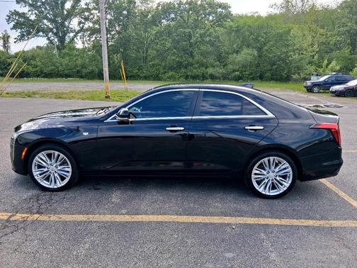 2023 Cadillac CT4 Premium Luxury