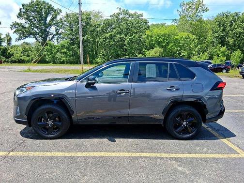 2020 Toyota RAV4 Hybrid SE