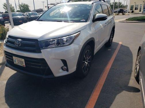 2018 Toyota Highlander SE