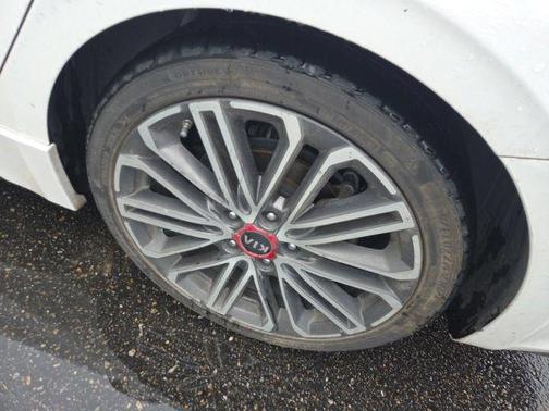Snow White Pearl 2021 Kia Forte GT