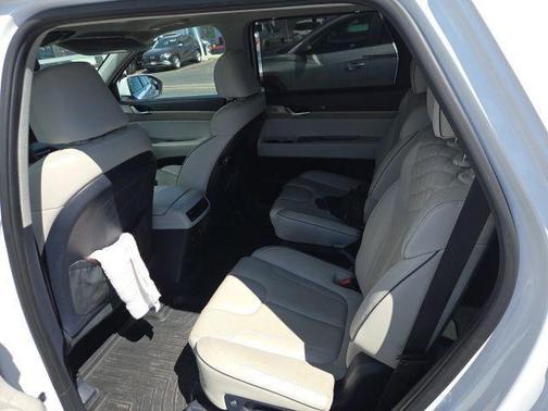 White 2021 Hyundai PALISADE Limited