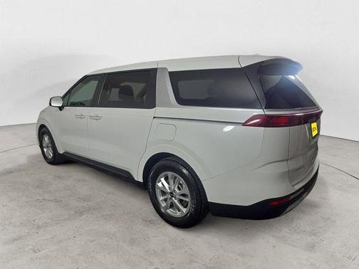 Snow White Pearl 2024 Kia Carnival LX