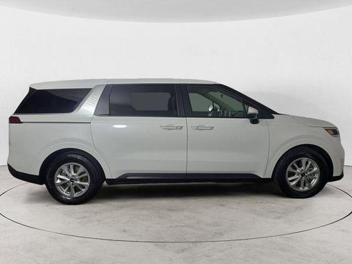 Snow White Pearl 2024 Kia Carnival LX