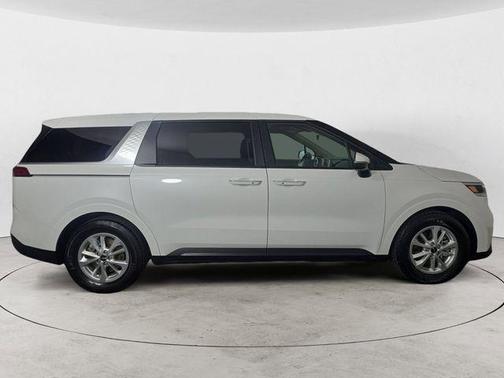 Snow White Pearl 2024 Kia Carnival LX