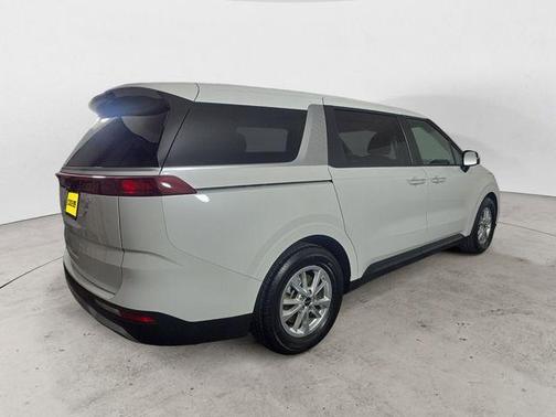 Snow White Pearl 2024 Kia Carnival LX