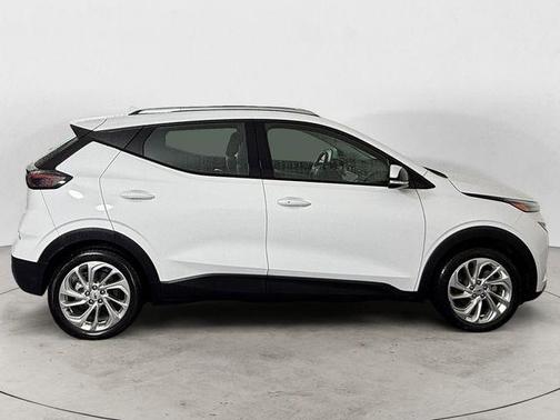 Summit White 2023 Chevrolet Bolt EUV LT