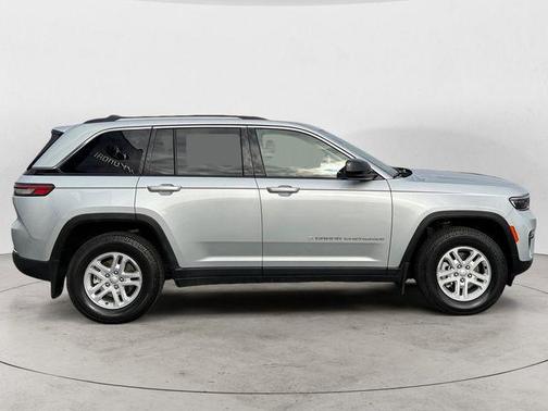 2022 Jeep Grand Cherokee Laredo