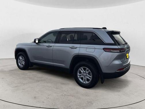 2022 Jeep Grand Cherokee Laredo