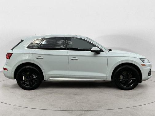 Glacier White Metallic 2020 Audi Q5 40 Premium Plus