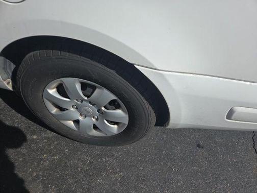 2007 Hyundai Entourage GLS