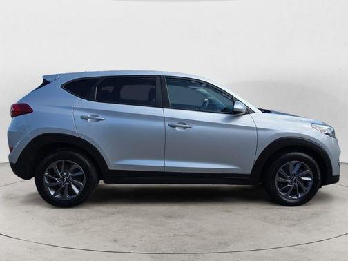 Molten Silver 2018 Hyundai TUCSON SE